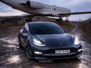 Tesla Model 3  2018 