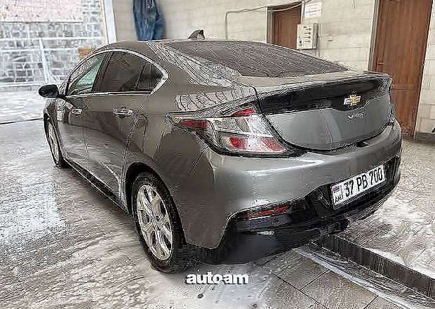 Chevrolet Volt 2017 — photo 2