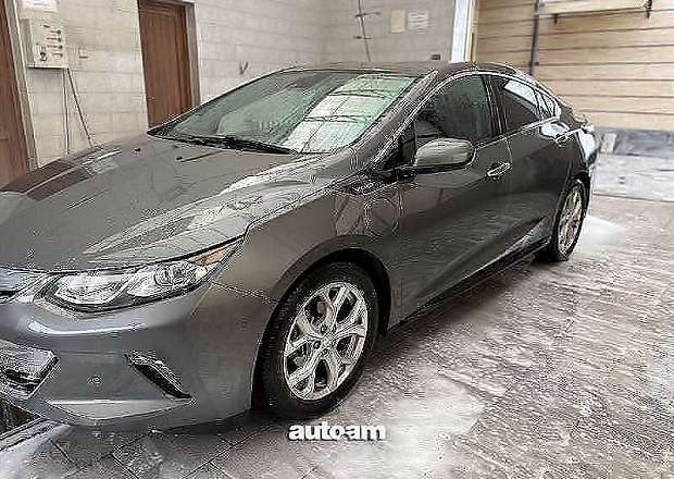 Chevrolet Volt 2017 — photo 1
