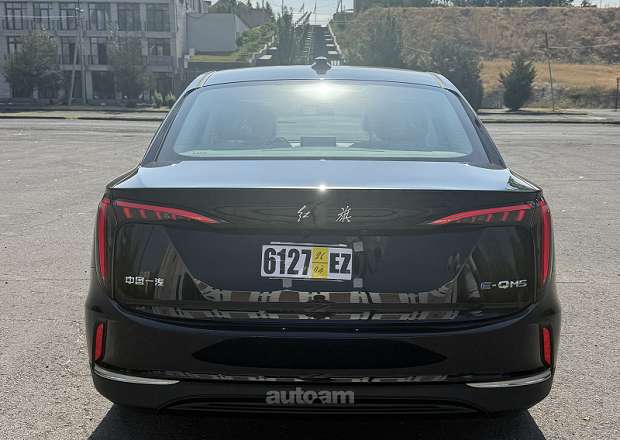 Hongqi E-QM5