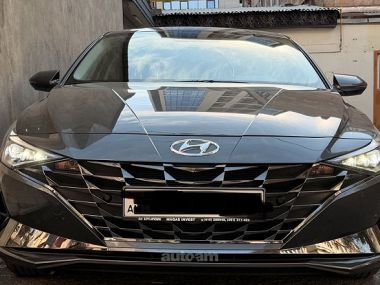 Hyundai Elantra  2023 