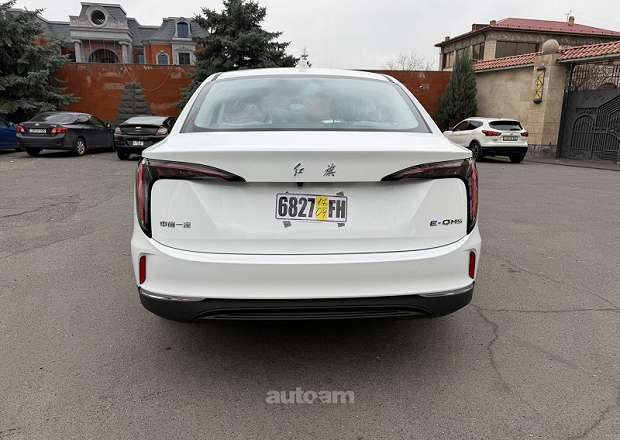Hongqi E-QM5