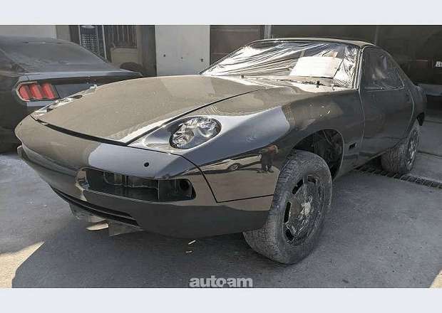 Porsche 928