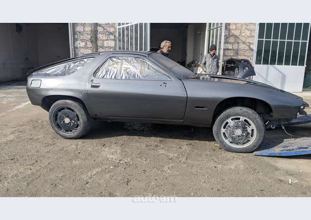 Porsche 928