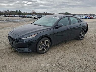 Hyundai Elantra  2022 