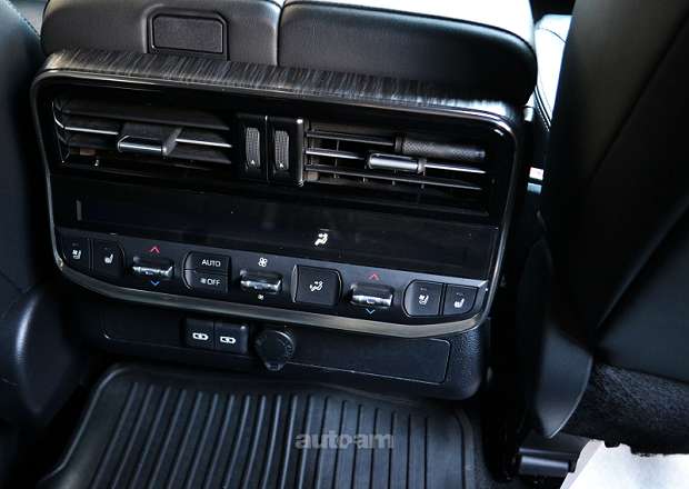 Toyota Land Cruiser 300