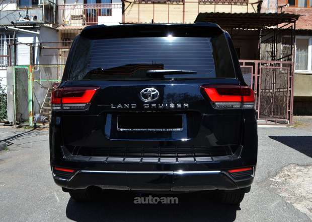 Toyota Land Cruiser 300