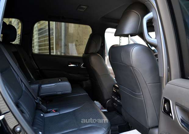 Toyota Land Cruiser 300