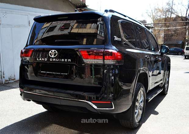 Toyota Land Cruiser 300