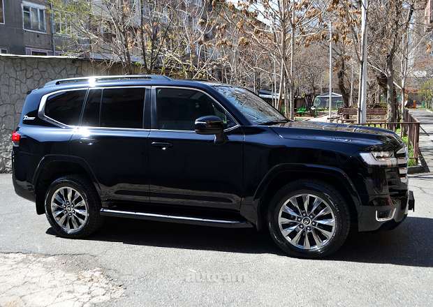 Toyota Land Cruiser 300