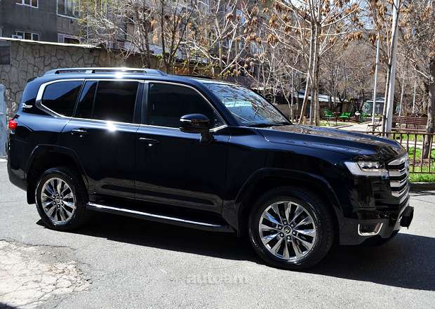 Toyota Land Cruiser 300