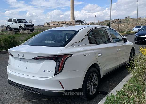 Hongqi E-QM5