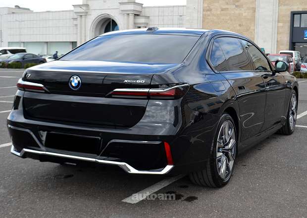 BMW i7