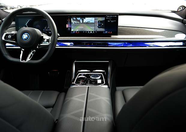 BMW i7