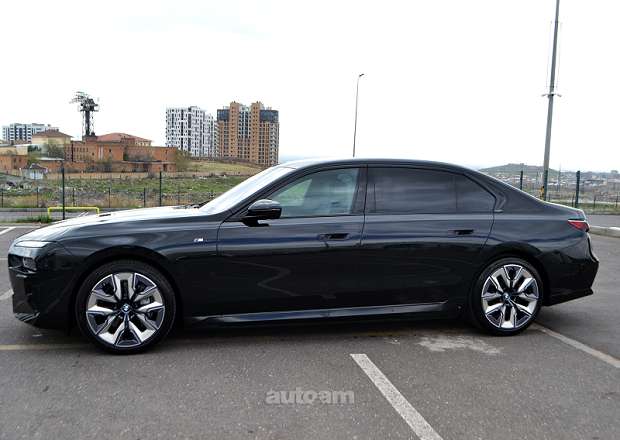 BMW i7