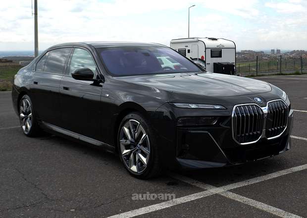 BMW i7
