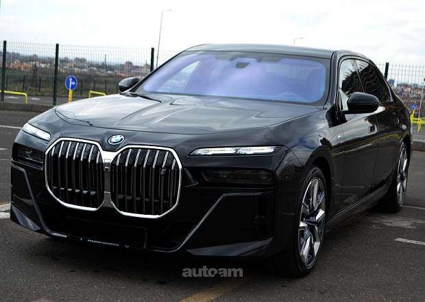 BMW i7