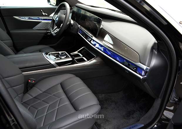 BMW i7
