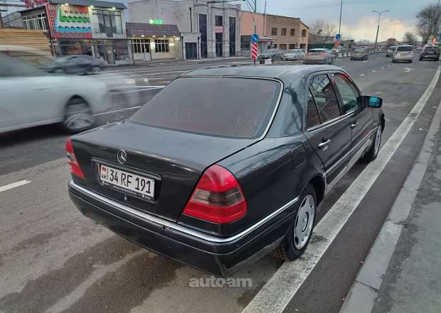 Mercedes-Benz C 180