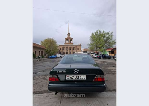 Mercedes-Benz E 230