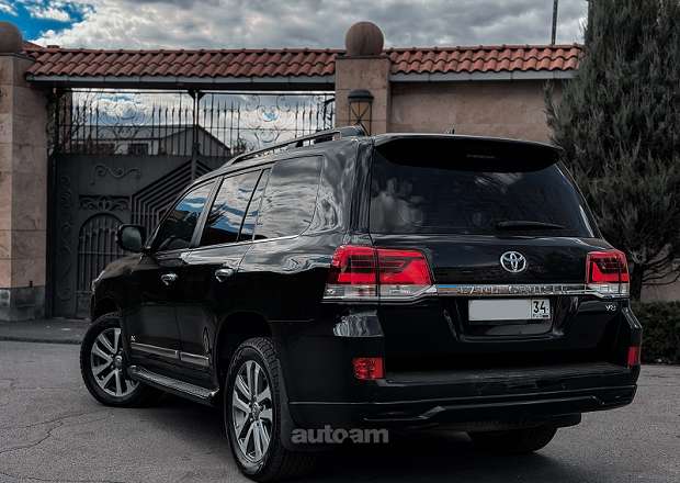 Toyota Land Cruiser 200