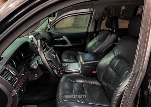 Toyota Land Cruiser 200