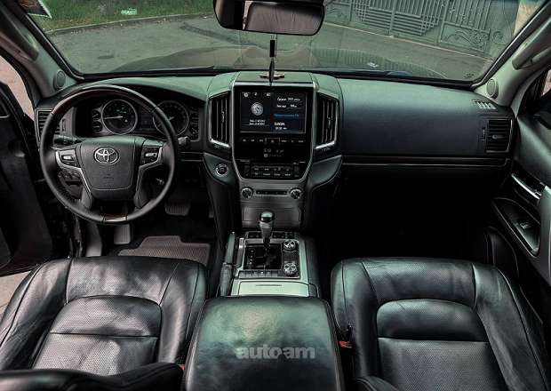 Toyota Land Cruiser 200