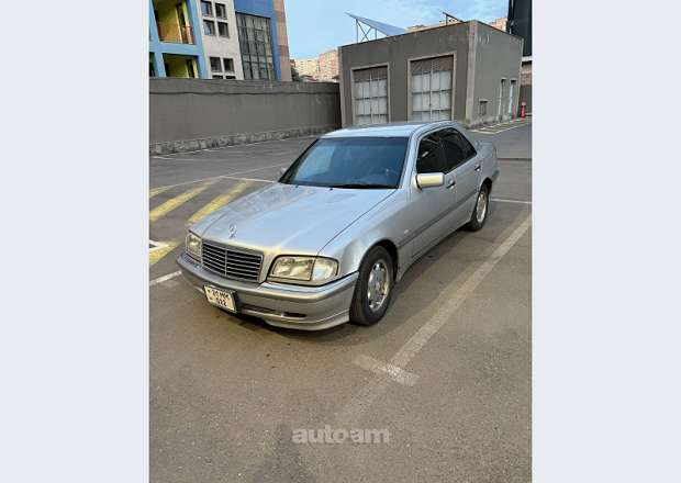 Mercedes-Benz C 240
