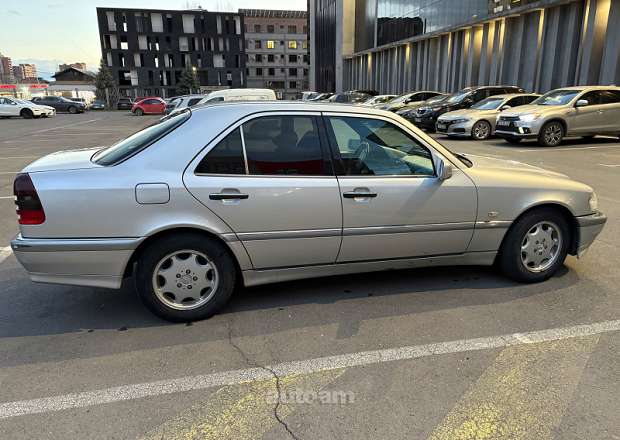 Mercedes-Benz C 240