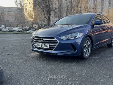 Hyundai Elantra  2017 