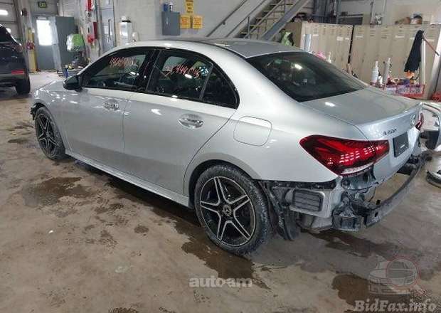 Mercedes-Benz A 220