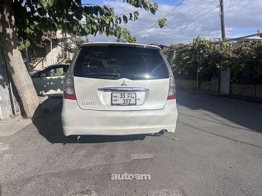 Mitsubishi Grandis  2006 
