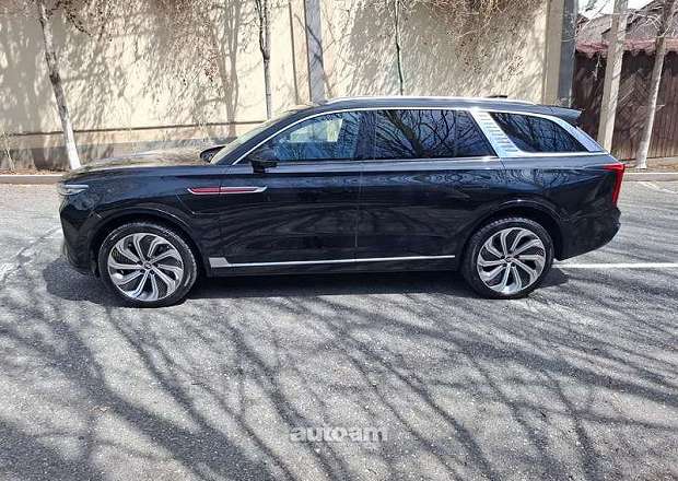 Hongqi E-HS9