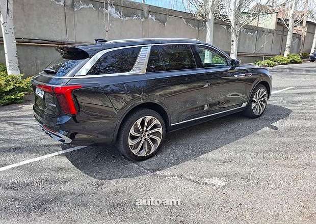 Hongqi E-HS9