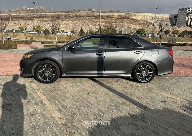 Toyota Camry 2011 — լուսանկար 2