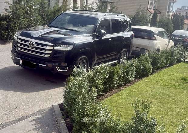 Toyota Land Cruiser 300