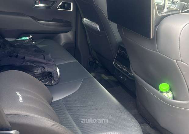 Toyota Land Cruiser 300