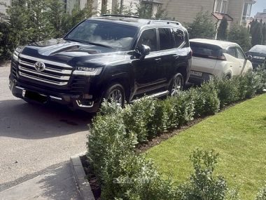 Toyota Land Cruiser 300  2024 