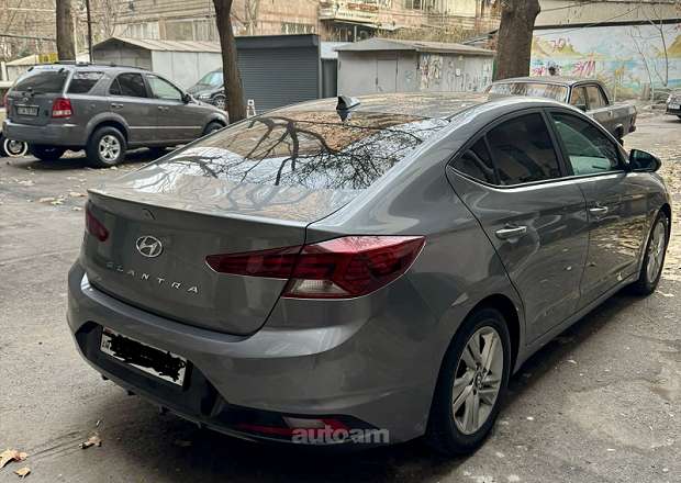Hyundai Elantra