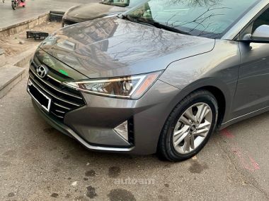 Hyundai Elantra  2019 