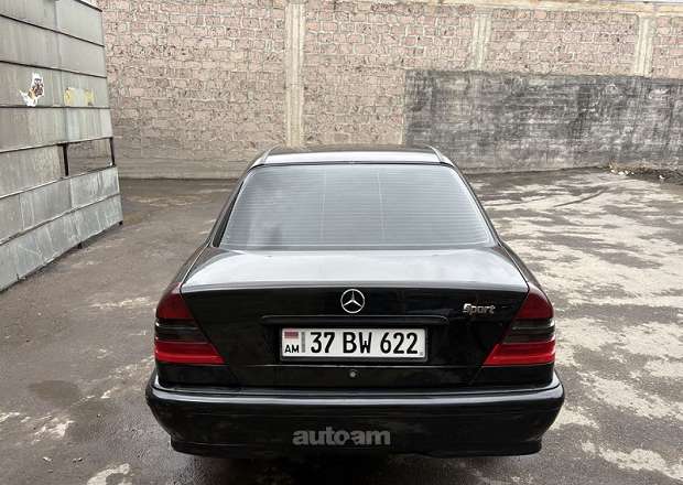Mercedes-Benz C 180