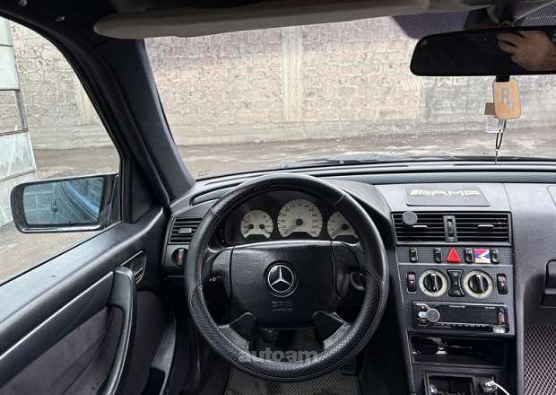 Mercedes-Benz C 180
