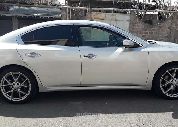 Nissan Maxima