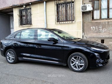 Hongqi E-QM5 Elektromobil 2025 — миниатюра 2