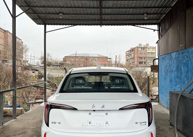 Hongqi E-QM5