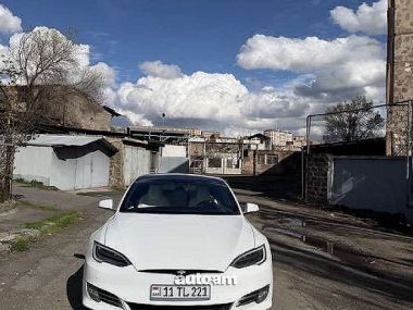 Tesla Model S  2017 
