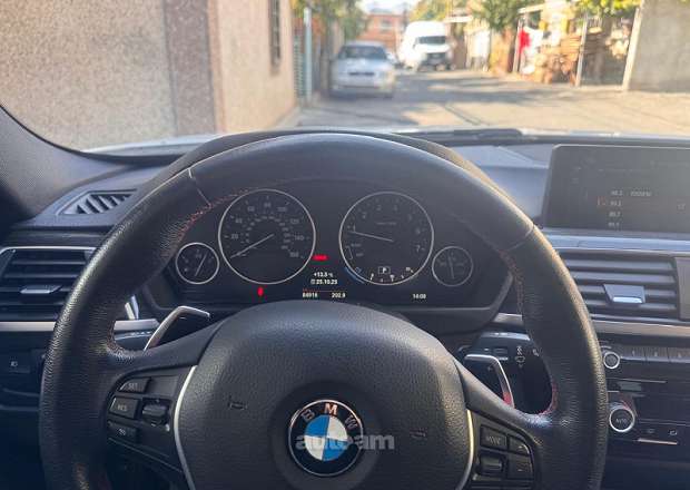 BMW 330 2016 — photo 9