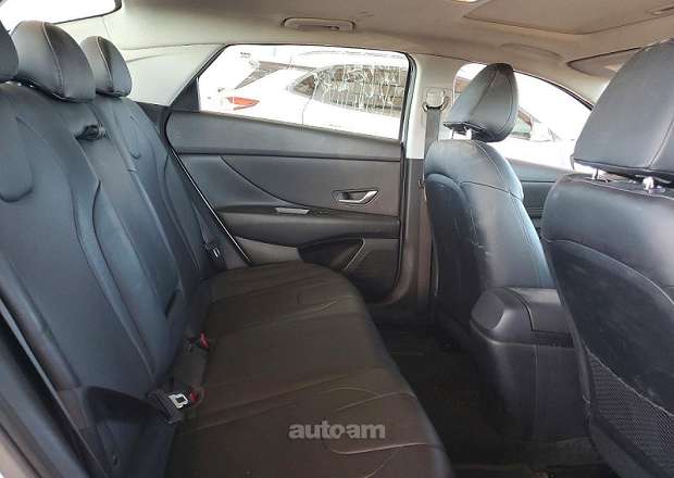 Hyundai Elantra 2022 — լուսանկար 10