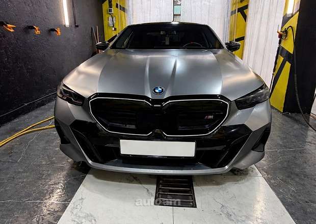 BMW i5