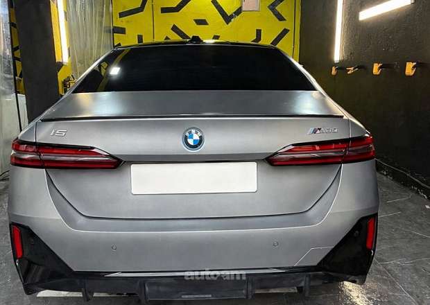 BMW i5